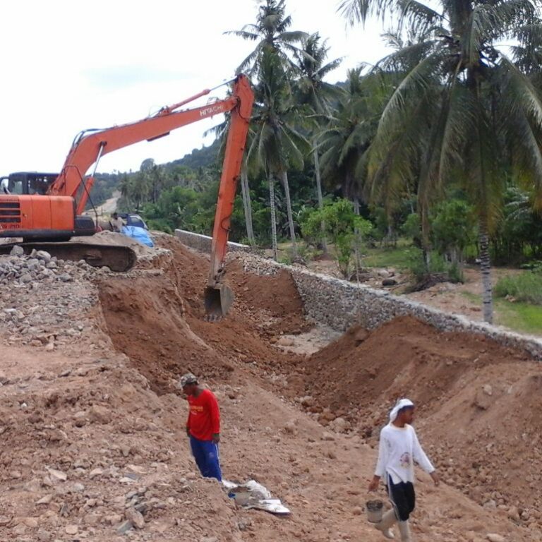 Eksavator Long arm Zaxis Hitachi 210-LCH Sewa perjam - PERUSAHAAN GTORENT MITRA PERUSAHAAN RENTAL ALAT PROJECT DI GORONTALO