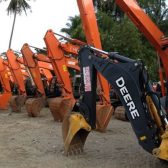 Eksavator Long Arm Kobelco Sk210-Lch Sewa Perjam - PERUSAHAAN GTORENT MITRA PERUSAHAAN RENTAL ALAT PROJECT DI GORONTALO