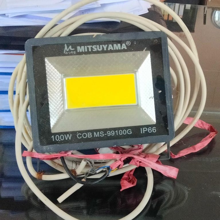 LAMPU SOROT PROYEK 100W MERK MITSUYAMA SEWA PERBULAN - PERUSAHAAN GTORENT MITRA PERUSAHAAN RENTAL ALAT PROJECT DI GORONTALO