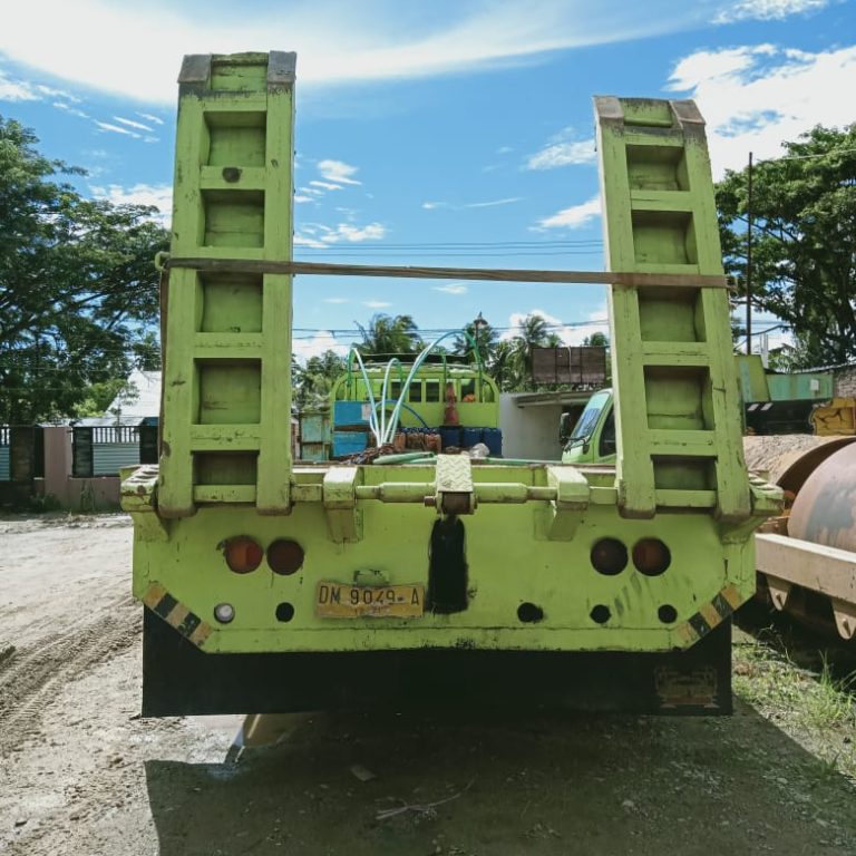 TRONTON SELF LOADER HINO SEWA PERSHIFT - GTORENT.ID  UNIT ALAT YANG MAU DIRENTAL SEWA BELI GENSET FORKLIFT ALAT PROYEK ALAT BERAT SUKU CADANG YANG DICARI DI GORONTALO
