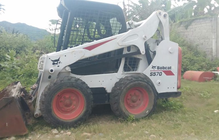 SKID LOADER MEREK BOBCAT SEWA PERSHIFT - GTORENT.ID  UNIT ALAT YANG MAU DIRENTAL SEWA BELI GENSET FORKLIFT ALAT PROYEK ALAT BERAT SUKU CADANG YANG DICARI DI GORONTALO